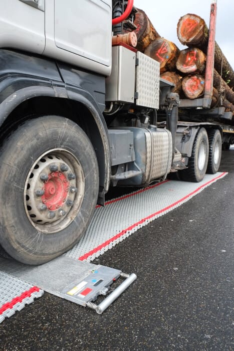 achslastwaage holztransporter Überladung