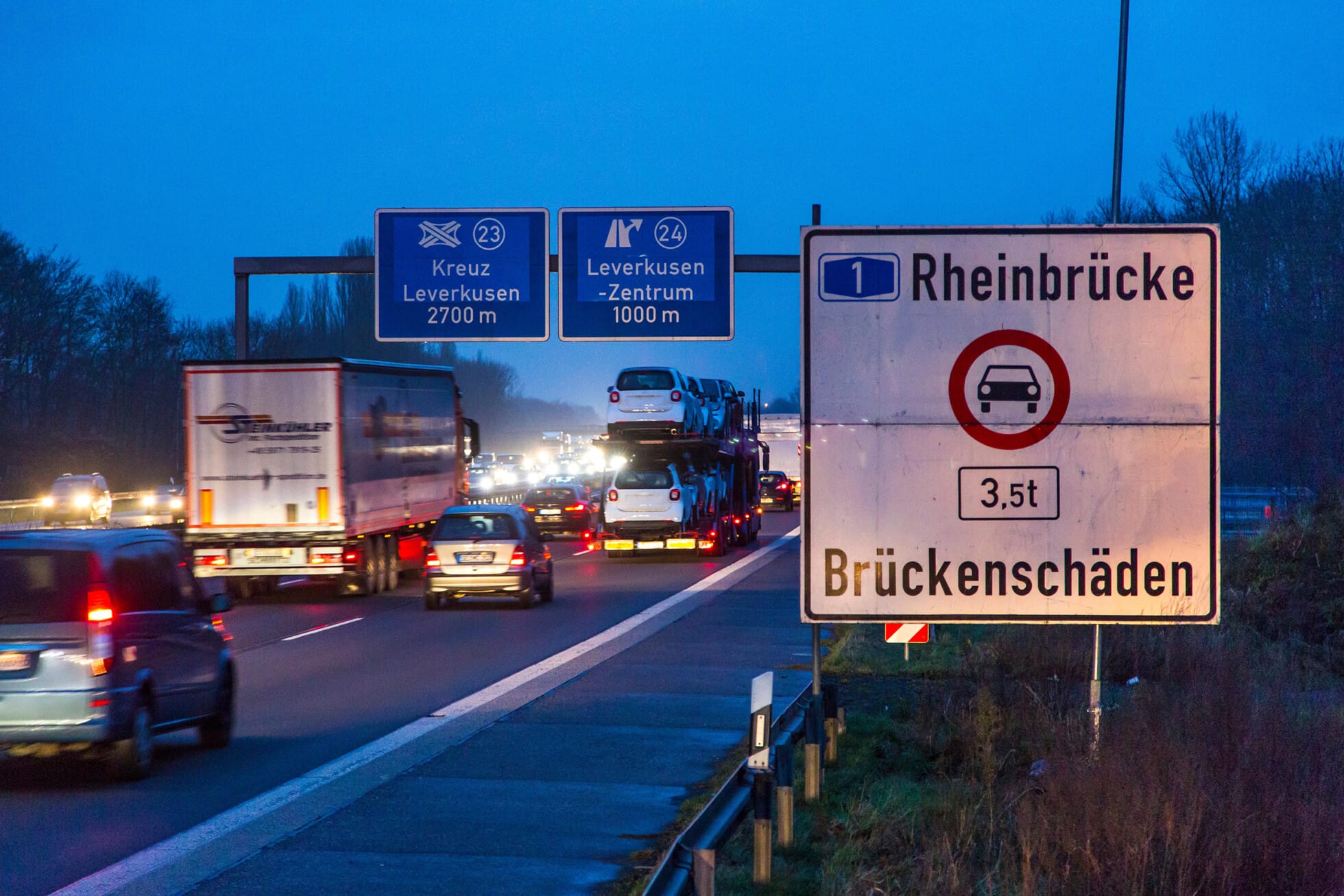 a1 motorway bridge over the river rhine bridge is due to extensive damage to the structure closed for vehicles over 3,5 tonnes